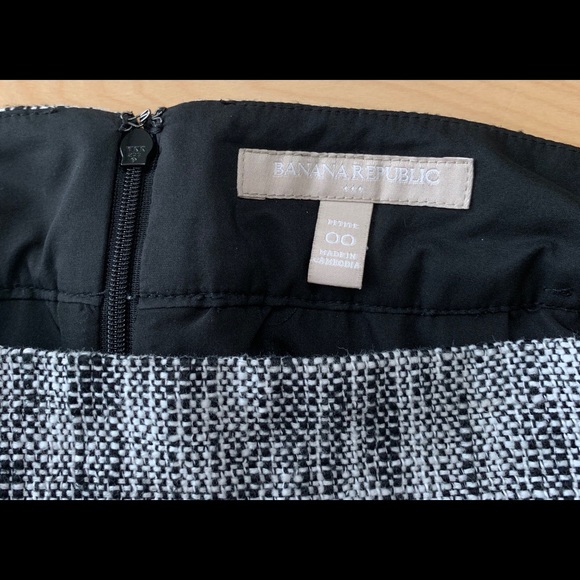 Banana Republic Black White Woven Mini Skirt - Picture 15 of 15